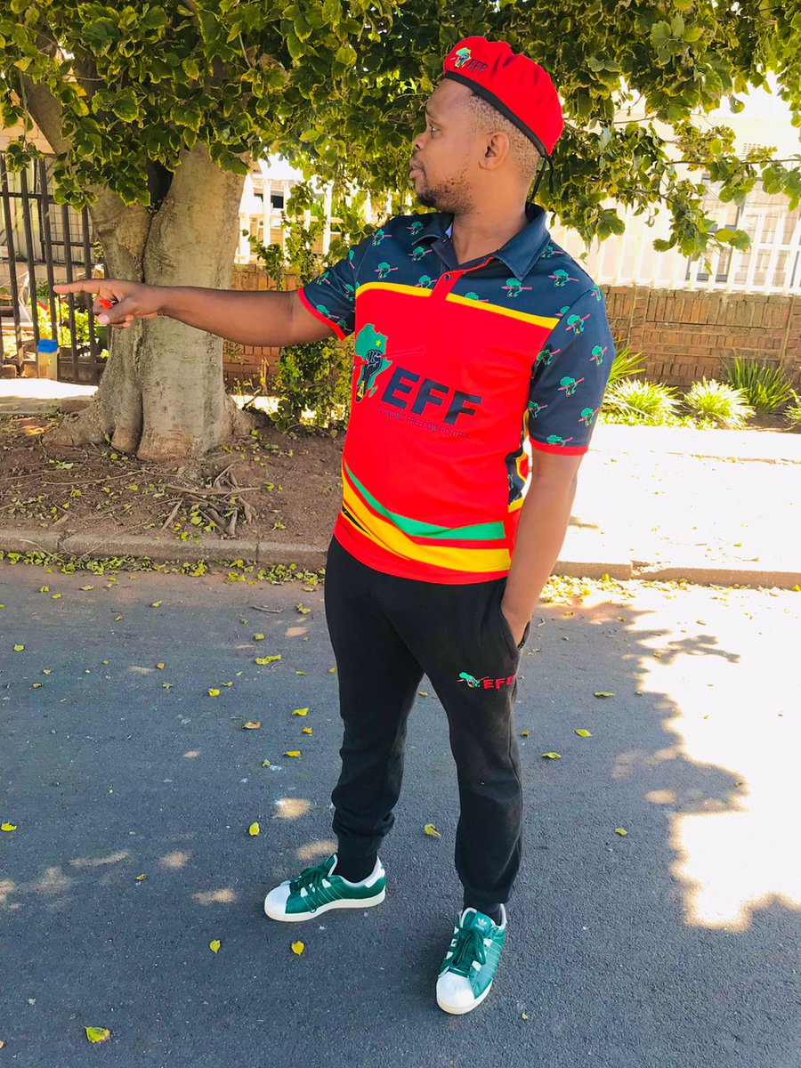 deejay_thandoq's tweet photo. We are left with no option, the streets are calling our names✊️
#NationalShutdown 
#loadshedding 
#EFFNationalShutdown 
#CyrilRamaphosaMustGo 
#EFFShutDown https://t.co/LsbPxgn3X1