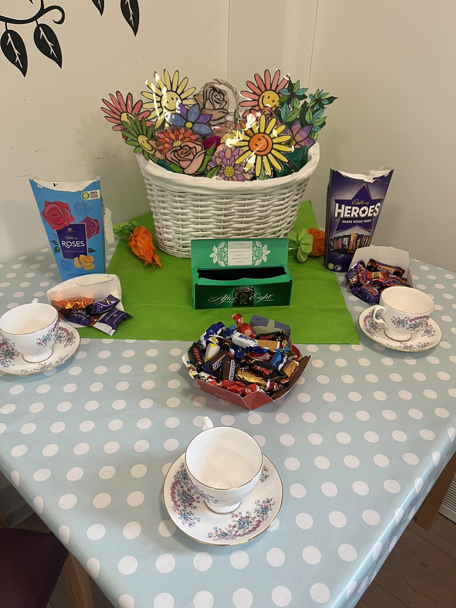 Staff and patients preparing for Mothers Day tomorrow with a beautiful little display on Cragside ✨<a href="/Lindabr49257152/">Linda brennan</a> <a href="/Gateshead_NHS/">Gateshead Health NHS Foundation Trust</a>