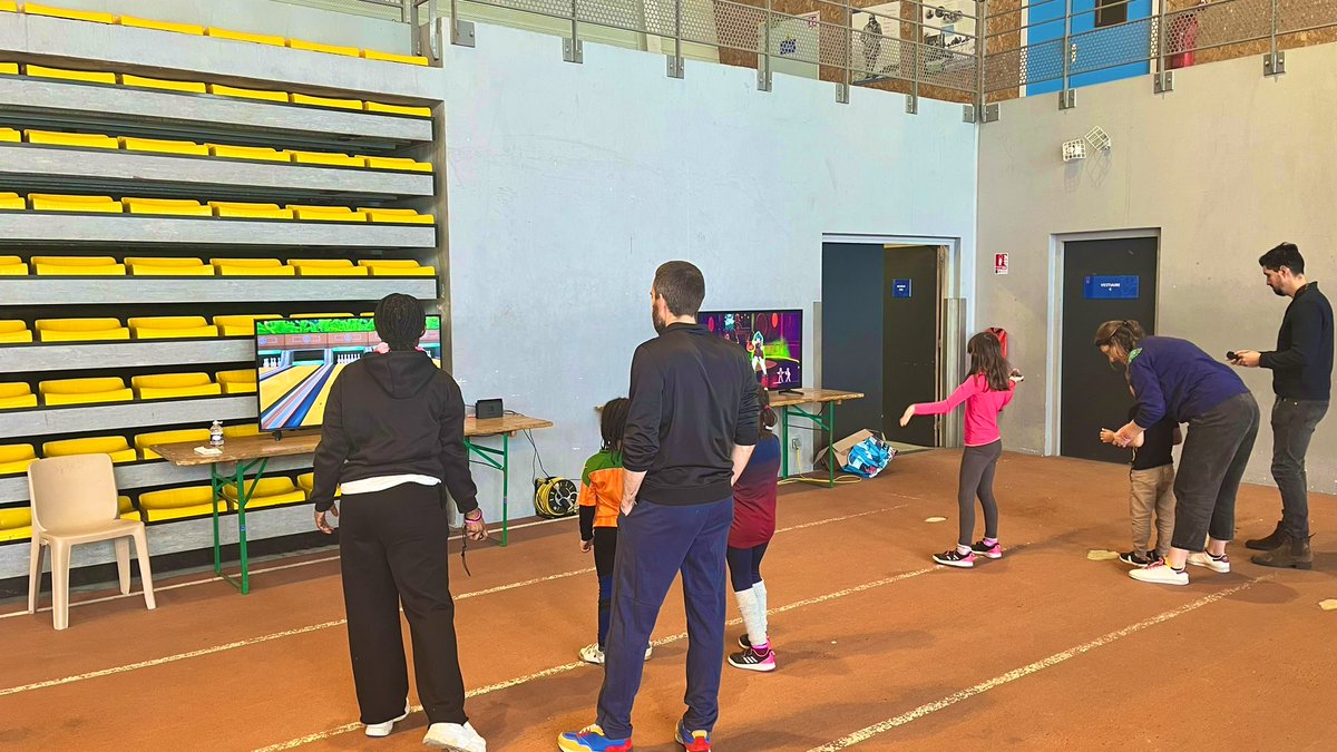 ASPTT_Rouen's tweet photo. Notre section @ASPTT_RouenGG est également présente au Sport donne des Elles à #Rouen pour initier les familles à Just Dance 💃 et au eBowling 🎳 ! https://t.co/r1HiPnHC9H