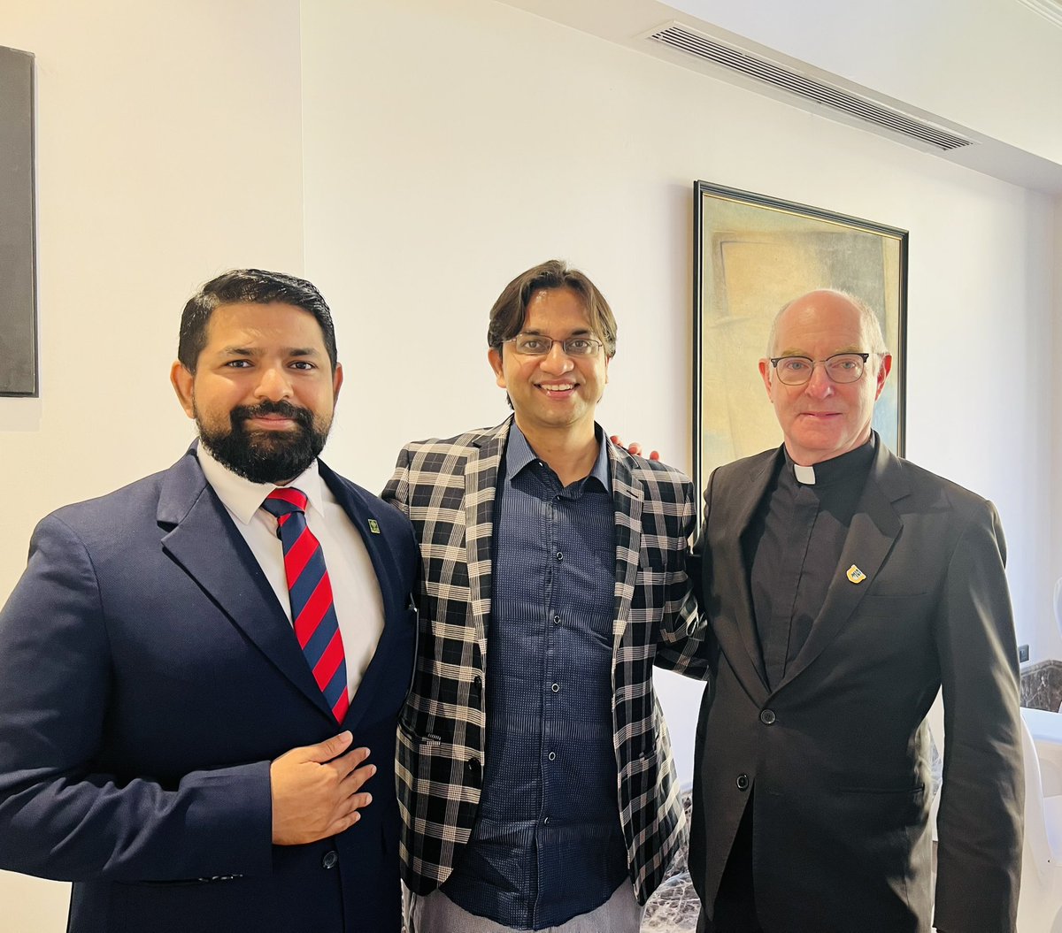 himanshudev's tweet photo. 🇺🇸🇮🇳 Amazing Ideas exchanged with University do San Francisco President Rev. Paul Fitzgerald  and lovely meeting friend-colleague Pranav Pradhan 🤗 Very promising days ahead 🥳 Nicole Buenzli April Crabtree EducationUSA #studyinusa #studyabroad #careercounselling https://t.co/HIqkAWGuWk