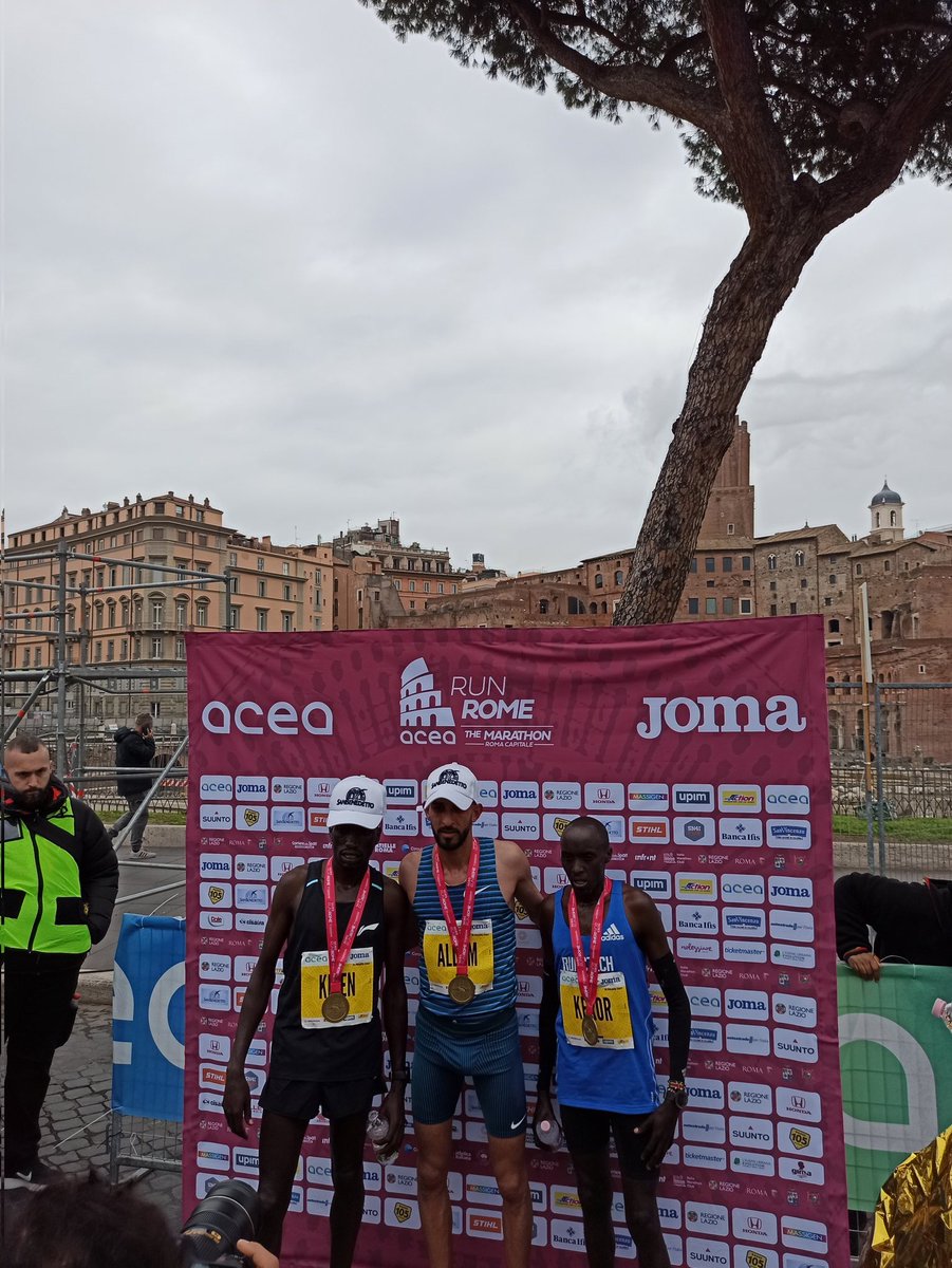 Il podio della #MaratonadiRoma 

#TaoufikAllam 02:07:43
#WilfredKigen 02:08:45
#RogersKeror 02:10:50

#acearunromethemarathon #RunRome #RunRometheMarathon #runRometheMarathon2023 #RomeMarathon #RomaMarathon #MaratonadiRoma #RomeMarathon2023 #maratona #Rome #Roma #marathon