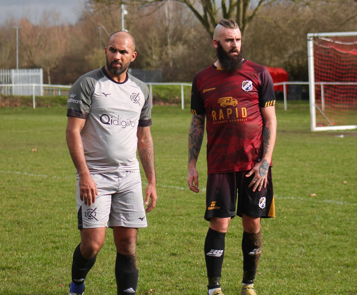 It was Gaffer Vs Gaffer in yesterdays @EssexAllianceFL Senior Division action yesterday, with the Daggers manager @Chris_Mascall coming out much the happier with 3 points and a clean sheet on his return after missing last weeks game ⚽️📸

#DagenhamUnitedFc Vs #KitOutLondon