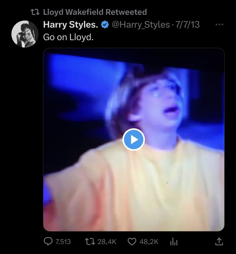 hsbandflorals's tweet photo. Lloyd retweeted Harry’s tweet from 2013 ! 😂

As the king said: Go in Lloyd. 
I’m voting #LloydWakefield for #FaveTourPhotographer at the #iHeartAwards https://t.co/dH9wwlcnSU