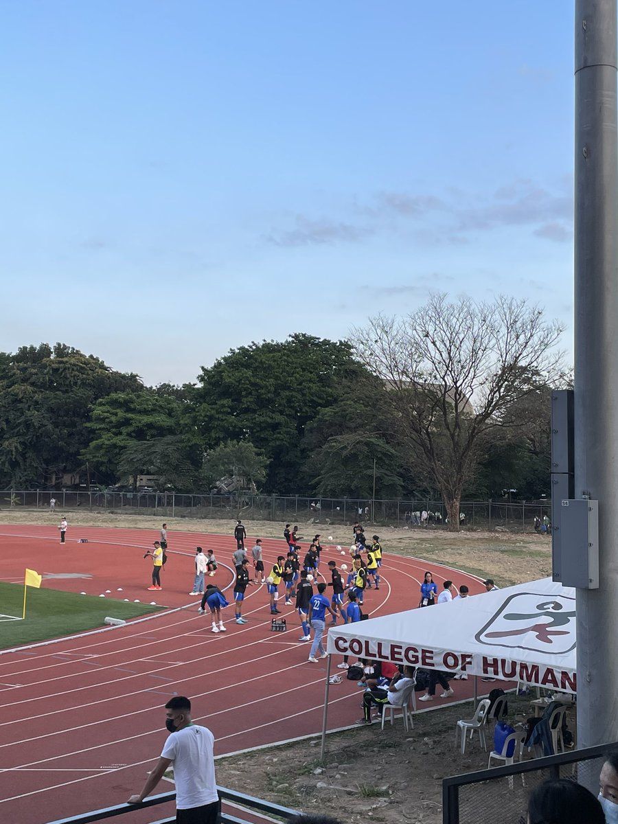 Mooks_TheGUIDON's tweet image. RIVALS MATCHUP
The Ateneo Blue Eagles get ready to clash with the De La Salle Green Booters here at the UP Football Stadium.
@TheGuidonSports
#UAAPFootball
