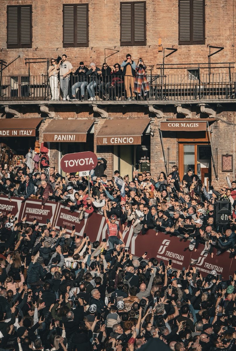 cyclingpics.bsky.social tweet media