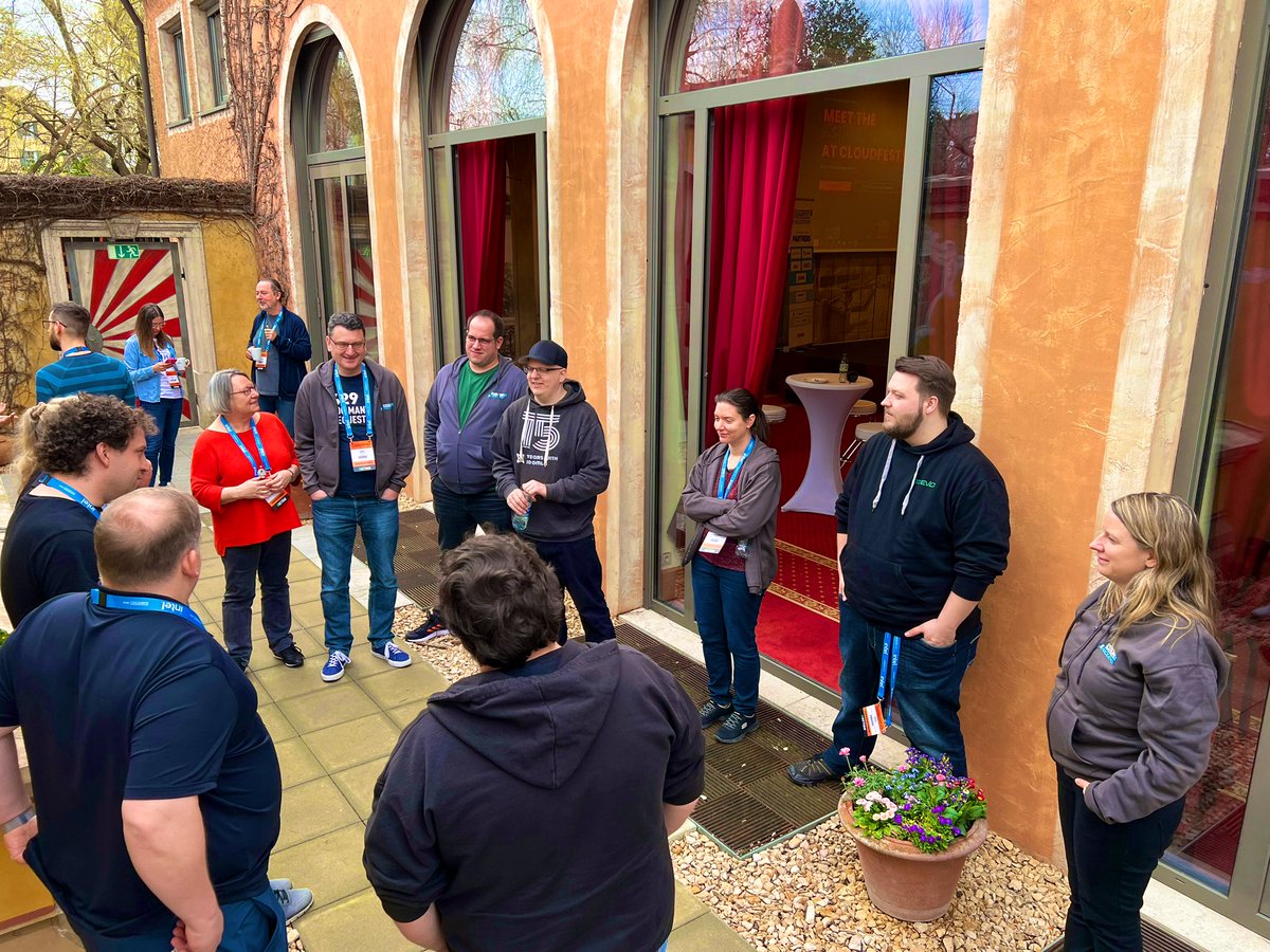 inwend's tweet image. Wenn du nicht mehr weiterweißt, mache  einen großen Kreis. Wir nennen es Zwischenstand-Standup aber das sind Kleinigkeiten. #joomla #multidomain #cloudfest #CFHack2023