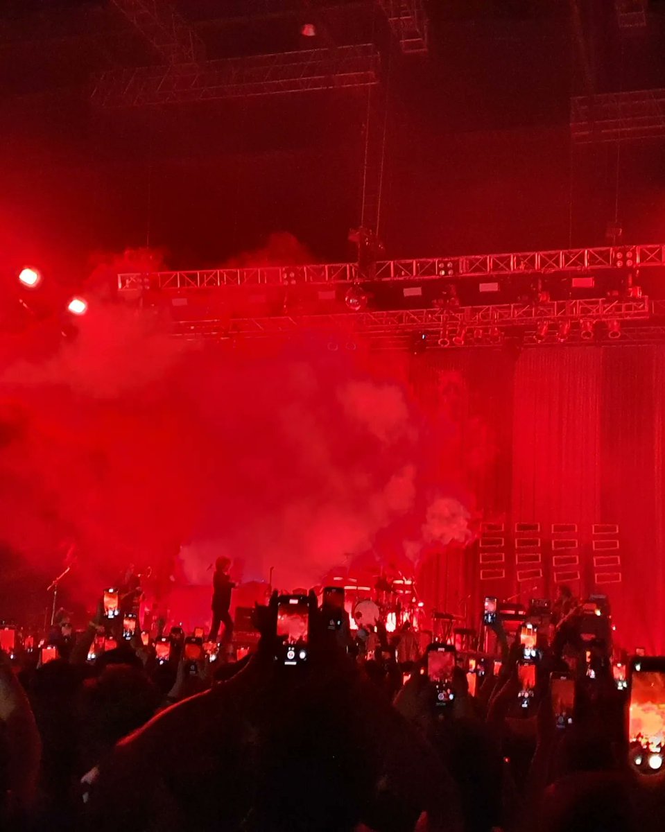 edvanoy's tweet photo. Am so grateful that finally I can see you guys performing live!

@ArcticMonkeys https://t.co/1HQ372Etor