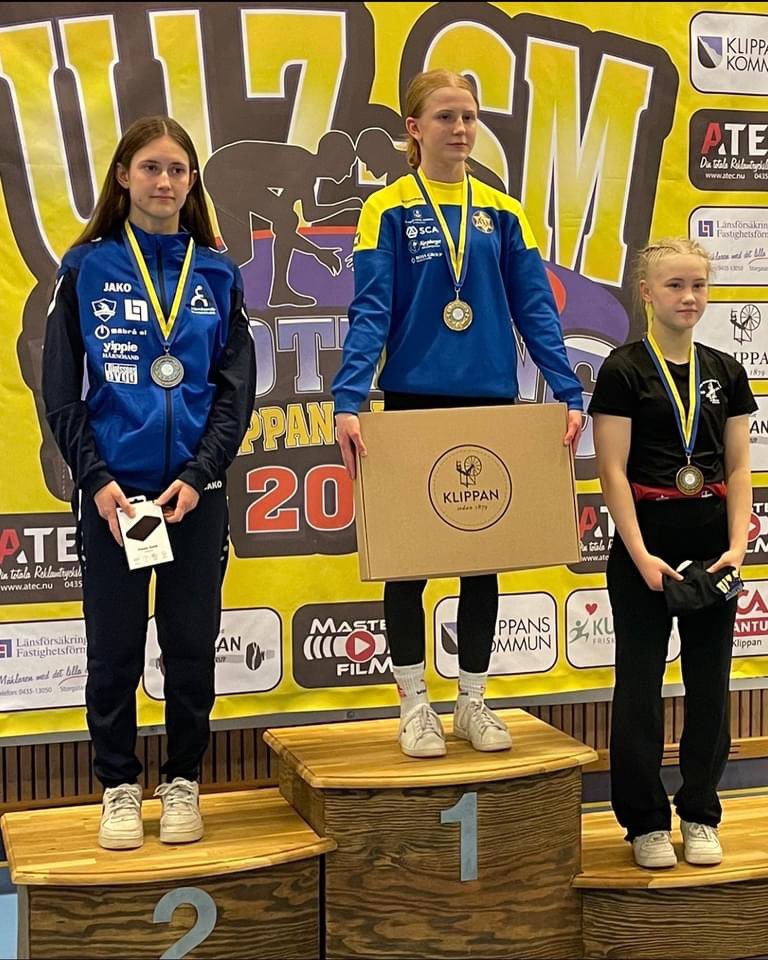SharplesWrest's tweet photo. Well done Phoebe Cocker who was allowed to enter the Swedish Nationals U17s yesterday which was held in Klippan. Phoebe coming away with a hard earned bronze medal at 46kilo out of 7 wrestlers - very unlucky to miss out on a spot in the final. https://t.co/WnCT6u9QU8