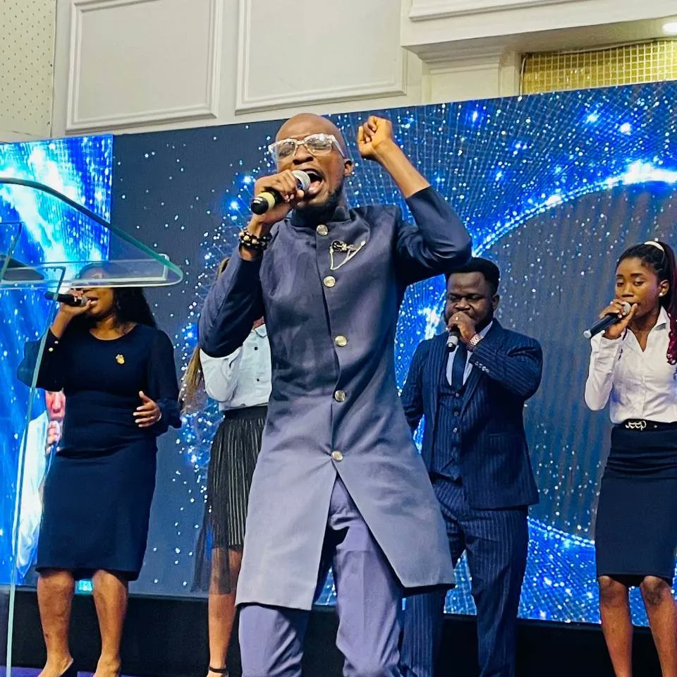 graceandgloryng's tweet photo. We give praise to God for He is good and His mercies endures forever.
With out hearts filled with JOY π
#weareggc #graceandglorychapel #sundayservice #worshipexperience #sundaysatggc #pleasantsurprises #joyunspeakable #grace #divinelifting https://t.co/6n2PQC9eqB