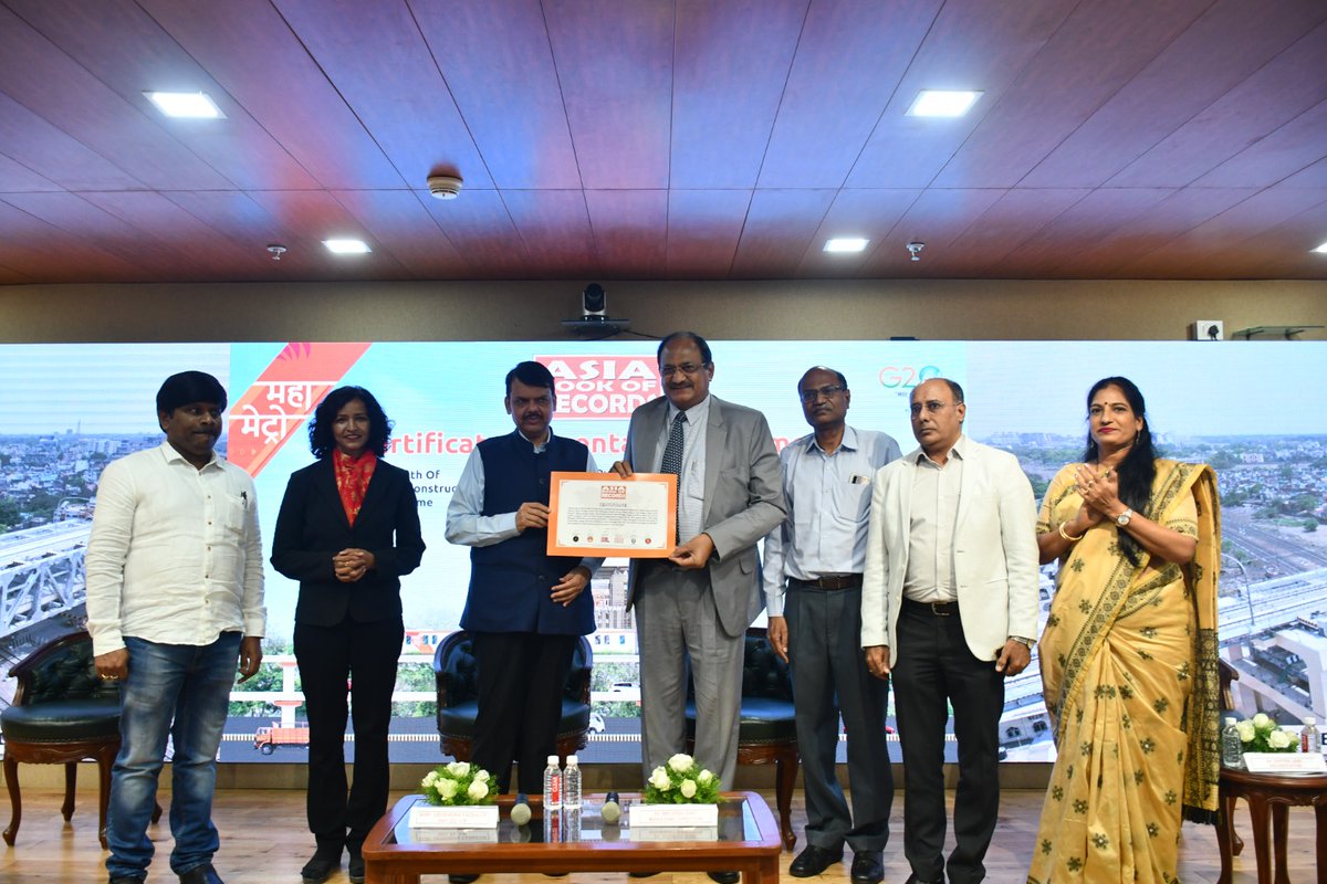 MetroRailNagpur's tweet photo. `First Solar PV System in a Metro Rail Project for Integrated Consumption’ and `Heaviest Single Span Double Decker Steel Bridge Truss over Railway tracks in Urban Area’, in Asia.
#NagpurMetro #MahaMetro #DoubleDecker #LongestViaduct #SHortestTime #HighwayFlyover #SingleColumn https://t.co/Gt9Fb6rhhP