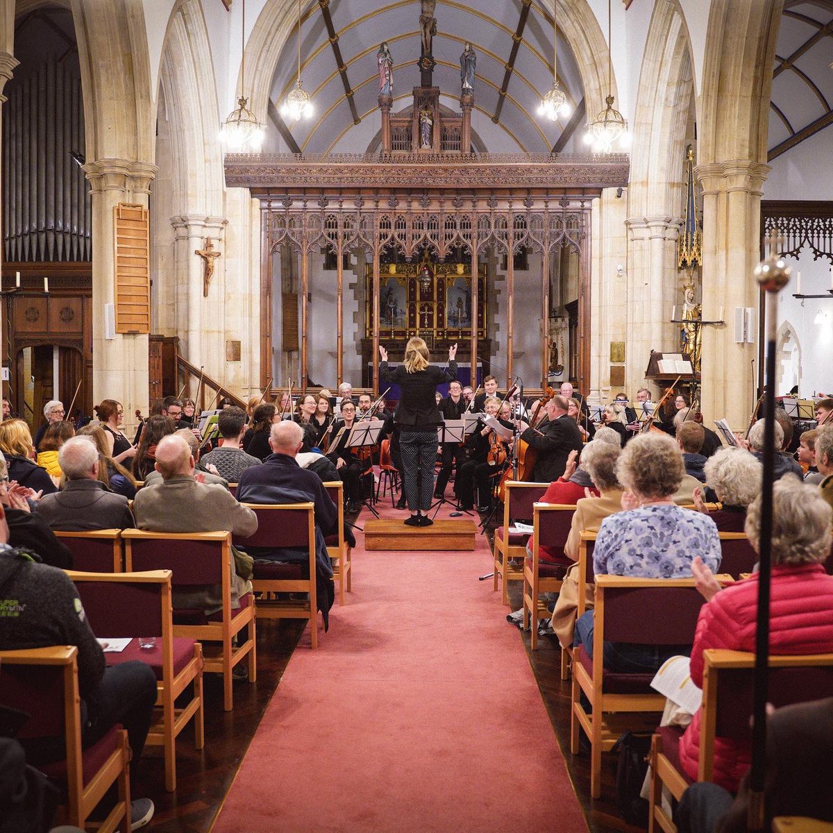 Congratulations and diolch yn fawr @newportsymphony for a wonderful concert yesterday! A joy to get to know you all and very excited to be making plans for what’s next 👏👏👏👏 (I must remember to buy a vase…) 📷 @chapmundo