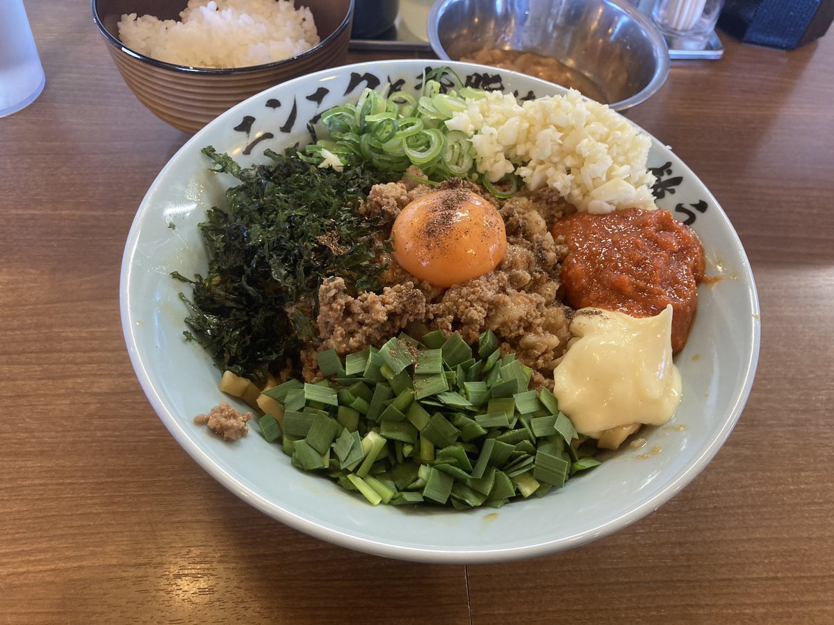 dungeonmeshi5's tweet image. 平田の哲二郎
台湾ラーメン＋鬼の宴＋半ライス
3月の限定麺とのことで。
これは鬼の宴が合いすぎてめちゃくちゃ美味しいです。
後半には半ライスと別皿アブラを投入して〆ました。
恐らく群馬に住んでて1番平田さん調理のラーメン食べた気がします笑
今までありがとうございました。
ご馳走様でした。