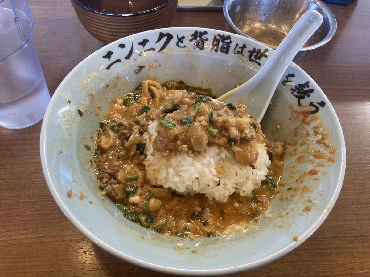 dungeonmeshi5's tweet image. 平田の哲二郎
台湾ラーメン＋鬼の宴＋半ライス
3月の限定麺とのことで。
これは鬼の宴が合いすぎてめちゃくちゃ美味しいです。
後半には半ライスと別皿アブラを投入して〆ました。
恐らく群馬に住んでて1番平田さん調理のラーメン食べた気がします笑
今までありがとうございました。
ご馳走様でした。