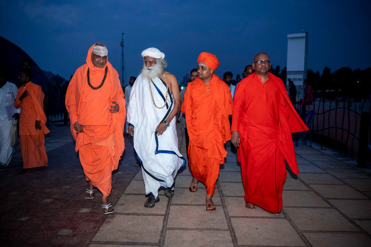 SadhguruJV's tweet photo. Our gratitude to the esteemed Swamijis - Jagadguru Shivarathi Deshikendra Mahaswamiji, Sri Abhinava Gavisiddheshwara Swamiji, and Sri Basavamurthy Madara Chennaiah Swamiji - for their involvement & participation in the #SaptarishiAvahanam. Each one of them has done tremendous work in their regions for the wellbeing of the community. It is our privilege that they chose to share their presence with us. Much Regard. -Sg  #SadhguruSannidhi