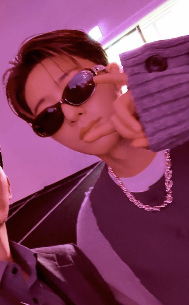 131pics_'s tweet photo. hanbin with black glasses https://t.co/ENuqtuHuRj