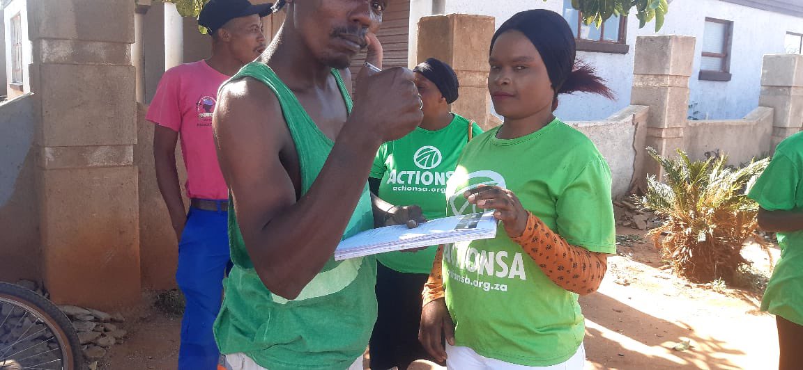 ActionSA_LP's tweet photo. Actioners in Waterberg North conducting door to door recruitment drive to ensure that this message of hope reaches all corners of South Africa.
#WeActAsOne #ActionSA2024Project
#LetsFixLimpopo πΏπ¦π
@HermanMashaba @sello_lediga @KobeMalebo @VictorMothemela https://t.co/fsSOMHstjJ