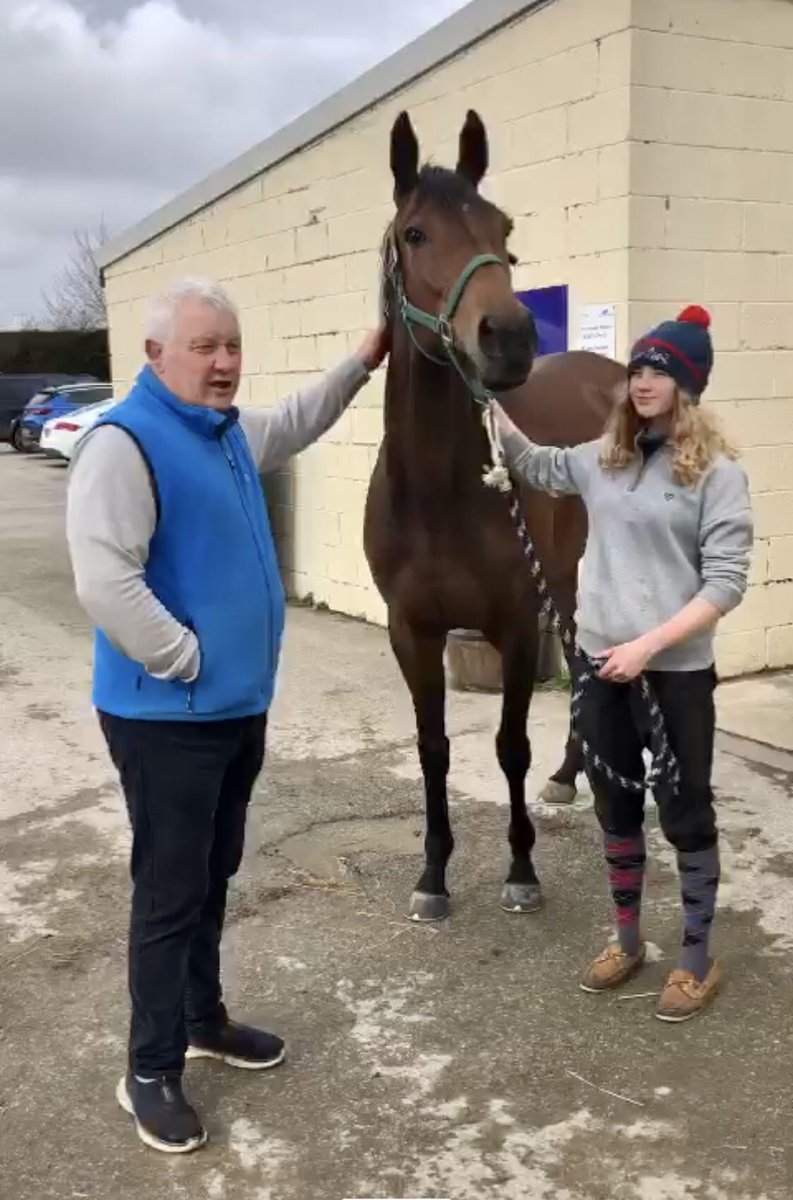 RobinHoodRacing's tweet image. Our top team. Trainer and assistant trainer. Father and Daughter. Kevin &amp;amp; Lauren with the adorable Poster Child. Have you ever seen a horse looking so well. #toptrainer #horseracingsyndicates
