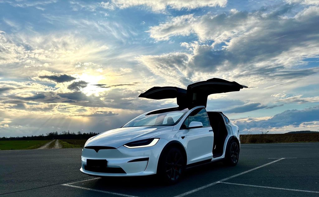 EstherRebers's tweet image. The most beautiful @Tesla Plaid model X in Germany🤍 @tesla_europe #TeslaEurope #ModelXPlaid