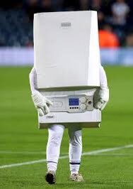 MarcelLindenau's tweet image. Das Maskottchen von West Bromwich Albion ist „Boiler Man“. Ein Warmwasserboiler.

Und damit guten Morgen.