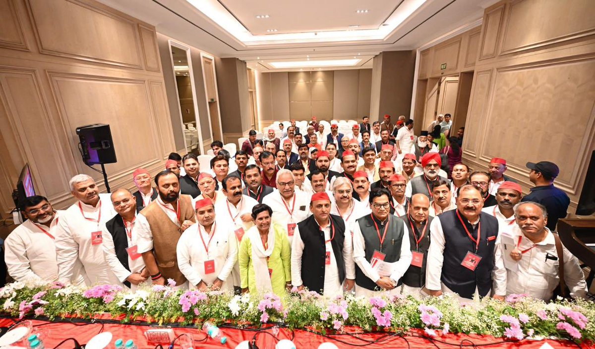 yadavakhilesh's tweet photo. उठाते हैं संकल्प
बनाएंगे नया कल

समाज में जितना भेद बढ़ेगा, समाजवाद की उतनी ही ज़्यादा ज़रूरत बढ़ेगी। 

सामाजिक न्याय को विचार से ऊपर उठाकर आंदोलन बनाने का समय आ गया। 

‘जातीय जनगणना’ सामाजिक न्याय की पहली सीढ़ी साबित होगी। https://t.co/fer7GWrkeh