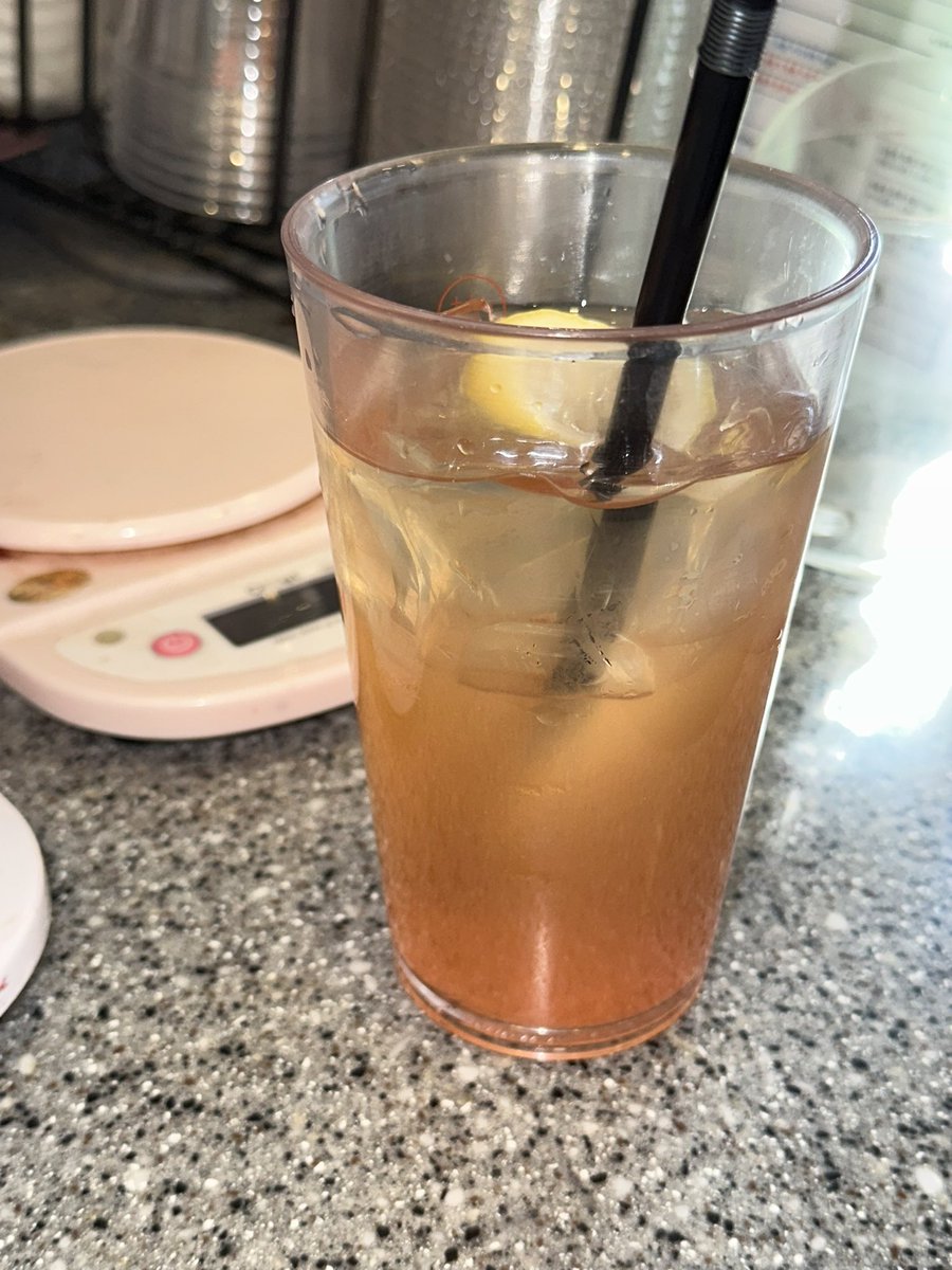 하삼동 알바생이 말합니다
이번 하삼동 신메뉴
‘핑크리치레몬차’
이 놈 스벅 캐모마일 릴렉서랑 마주치면
둘 중에 한명 죽음