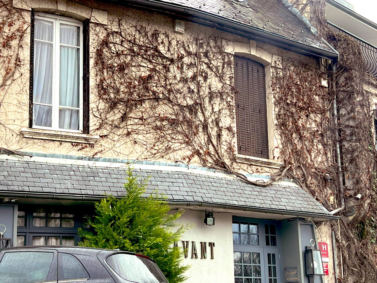 mmechautard's tweet image. Quand ta voiture connait d’elle-même le chemin des belles maisons, et que les déviations t’obligent à parler sommellerie, œnologie avec N4 pendant 1h 🥰🥰. #lebeau #lebon