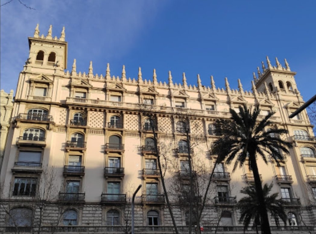 FryskePokemon's tweet photo. Edifici Clàssic en Diagonal 550 🏰🌴 Barcelona, Catalunya, Spain 🇪🇦 #PokemonGO #classicBuilding https://t.co/0w2HCpqEFK