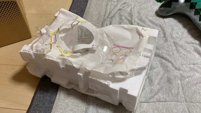 買ったプリンターを包んでいた発泡スチロールが、目を離した一瞬の隙に工作に使われていた。 