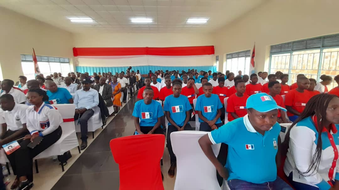 KamamiGratien's tweet image. Karame Rwanda🇷🇼❤️🇷🇼
@rulindodistrict mu Murenge  wa #Kisaro barimo gusoza amahugurwa ahoraho y'urubyiruko #Phase ya Gatatu .@UrugagaI @NyirarugeroD  @ScoviaMutesi @NYCRulindo @titorutaremara4 @SinaRwanda @harerimana_tito @rpfinkotanyi @ENERGY888FM  @KAGAME2017_2024 @twagirin2020