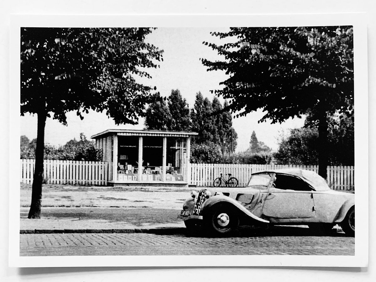 Annette_Hammer's tweet photo. Yesterday I got a postcard from my favourite bookseller: His #hamburgmodern pavilion from #WernerKallmorgen 1948 depicted by #AliceOswaldRuperti with a @Citroen convertible. Reminds me of the imagery of #LeCorbusier. #NeuesBauen https://t.co/i18kIDZS8I https://t.co/T1wolrw4uD