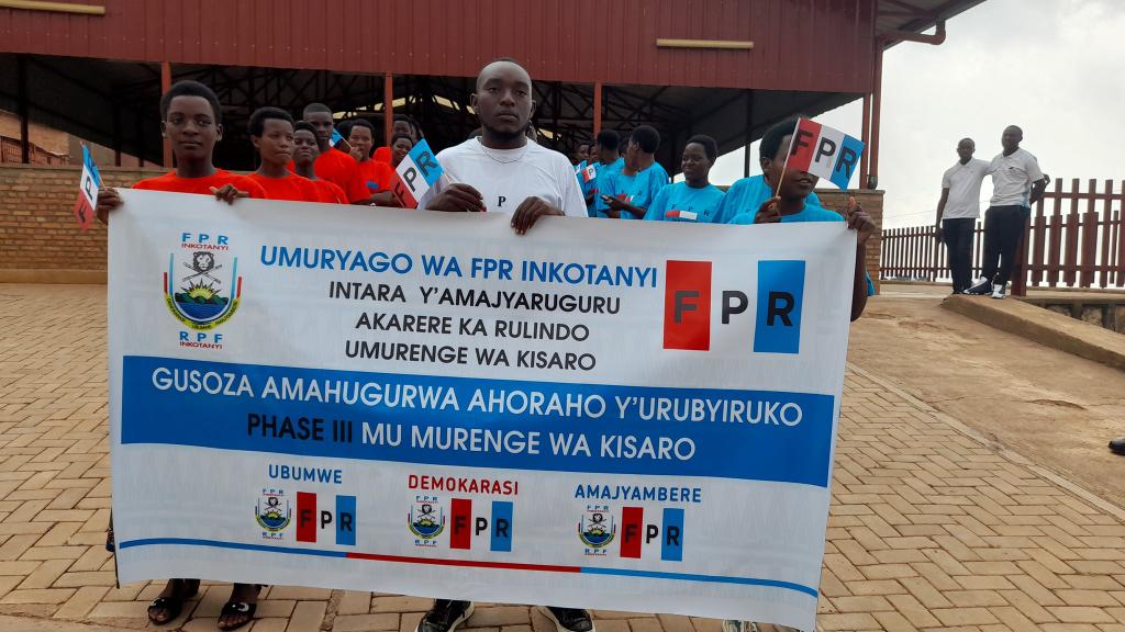 KamamiGratien's tweet image. Karame Rwanda🇷🇼❤️🇷🇼
@rulindodistrict mu Murenge  wa #Kisaro barimo gusoza amahugurwa ahoraho y'urubyiruko #Phase ya Gatatu .@UrugagaI @NyirarugeroD  @ScoviaMutesi @NYCRulindo @titorutaremara4 @SinaRwanda @harerimana_tito @rpfinkotanyi @ENERGY888FM  @KAGAME2017_2024 @twagirin2020