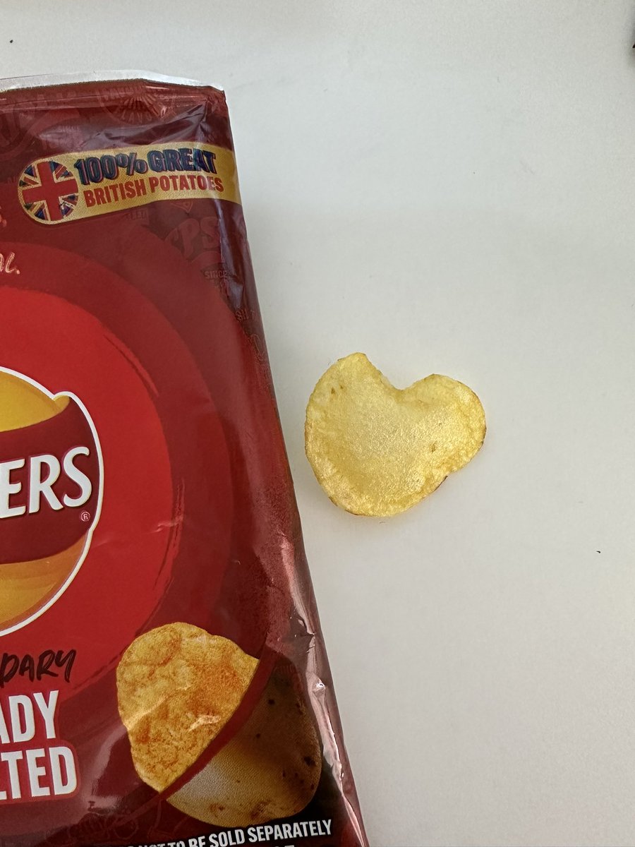 RebeccaPrice9's tweet photo. worth a shot 😂 @walkers_crisps #lovefromwalkers https://t.co/MRc0H2Up9n
