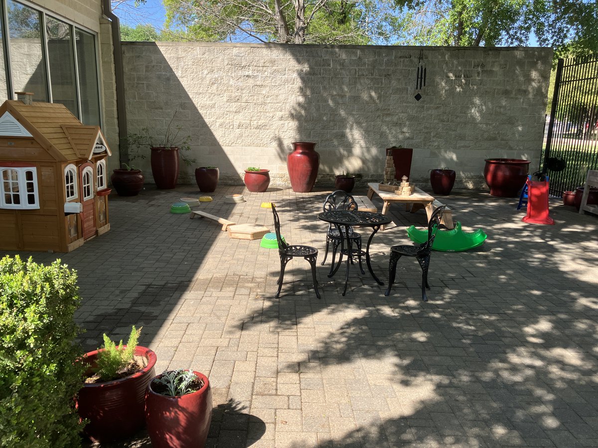 KatyLibrary's tweet image. Thanks to a group of volunteers and staff who trimmed, planted, painted, and pressure washed to get our garden looking spiffy for spring! 🌱 

@harriscountypl #harriscountypl #katybranchlibrary #pathwaytoknowledge #garden #librarylife #plants