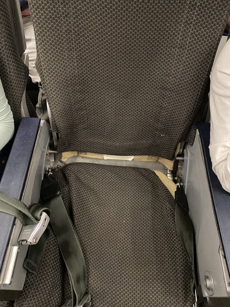 iamsalmanaly's tweet image. . @flyspicejet this is what you offer to #SpiceMax passenger on extra fare ? 

I should be refunded for this ! Poor !