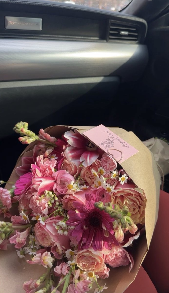 angelyyycaa's tweet photo. Mar. 21st is National Flower Day🌷🌸 https://t.co/zj8L4OW6sN
