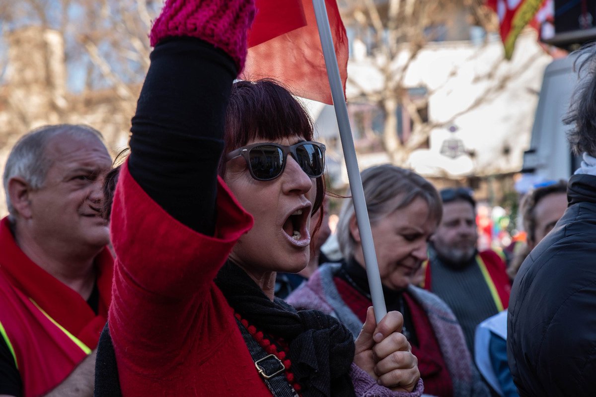 GRsudest's tweet photo. Manifestation à Valence hier contre le 49.3!! ✊ https://t.co/cAQY1yF219