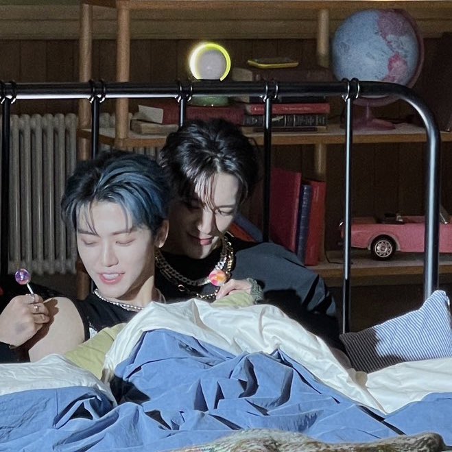 silence423_nm's tweet image. อย่าอยู่เลยสาววายตายหมดละ