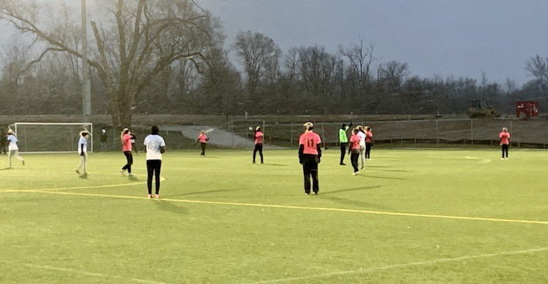 ButlerUnitedSC's tweet photo. March evenings in Dayton!  The brave players from G05 Black played under the lights in subfreezing temps, winning 1-0 to take first in their group and move on to the Semi-final this morning! 🥶💜⚽💜🥶 #weareunited #butlerunited https://t.co/xXbWHGrOlu