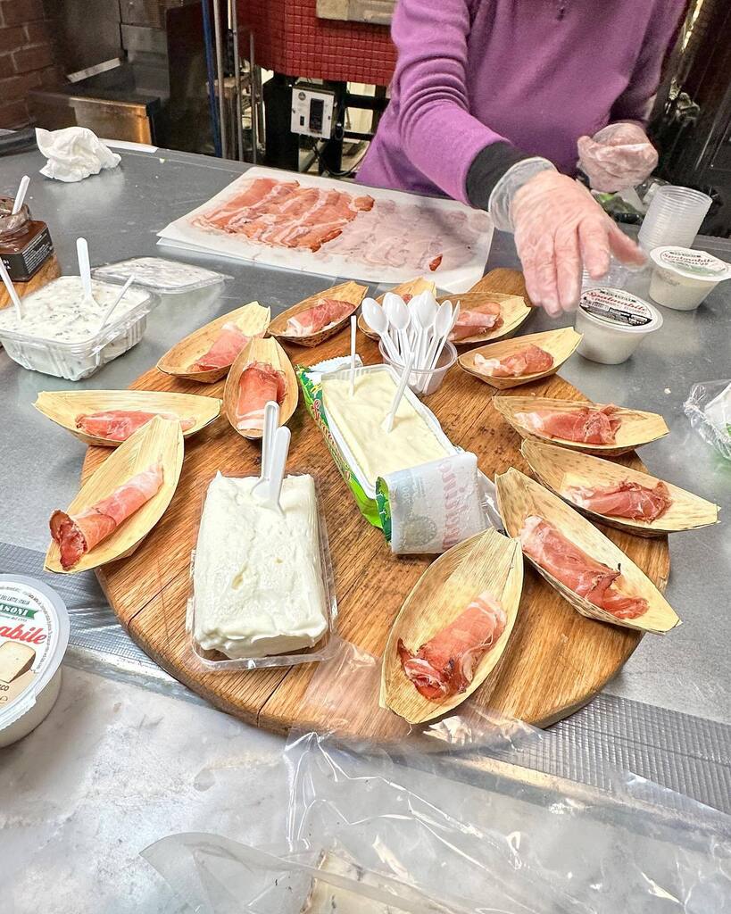dontpanix's tweet photo. ITALIAN cheese lovers unite:  If you love cheese and want to learn more about Italian cheeses then you'll want to join the next class at @kestepizza with @sabbia.auriti and @roberto_caporuscio.

We learned about different Italian cheeses, tastes them pai… https://t.co/BmHeisra08 https://t.co/6GkGN8SPEz