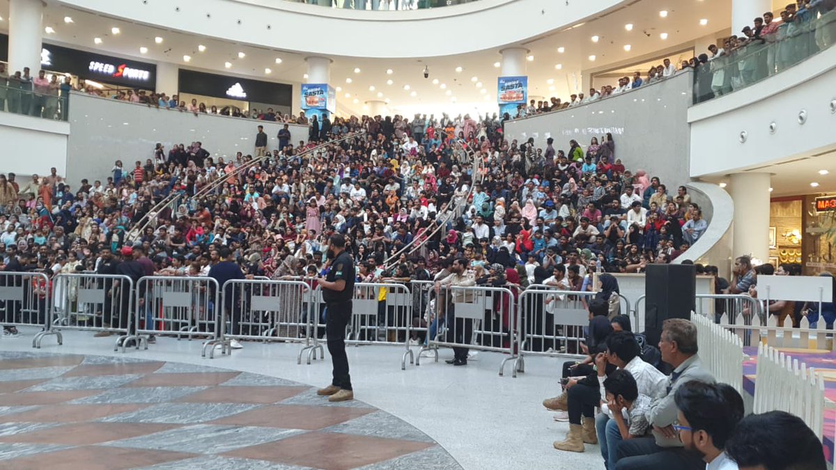 MrSherry_'s tweet photo. "Game Show Aisay Chalay Ga" is one of the most entertaining, engaging and fun-filled game show of Pakistan entertainment industry 🤩

This shows how people are excited to meet their fav star, Danish Taimoor at the special appearance of #BOLGameShow in Lucky One Mall, Karachi 👀 https://t.co/VeLuJtJPmR