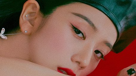 jisoogaIIery's tweet photo. details for flower by jisoo https://t.co/SnXCvnPYdO