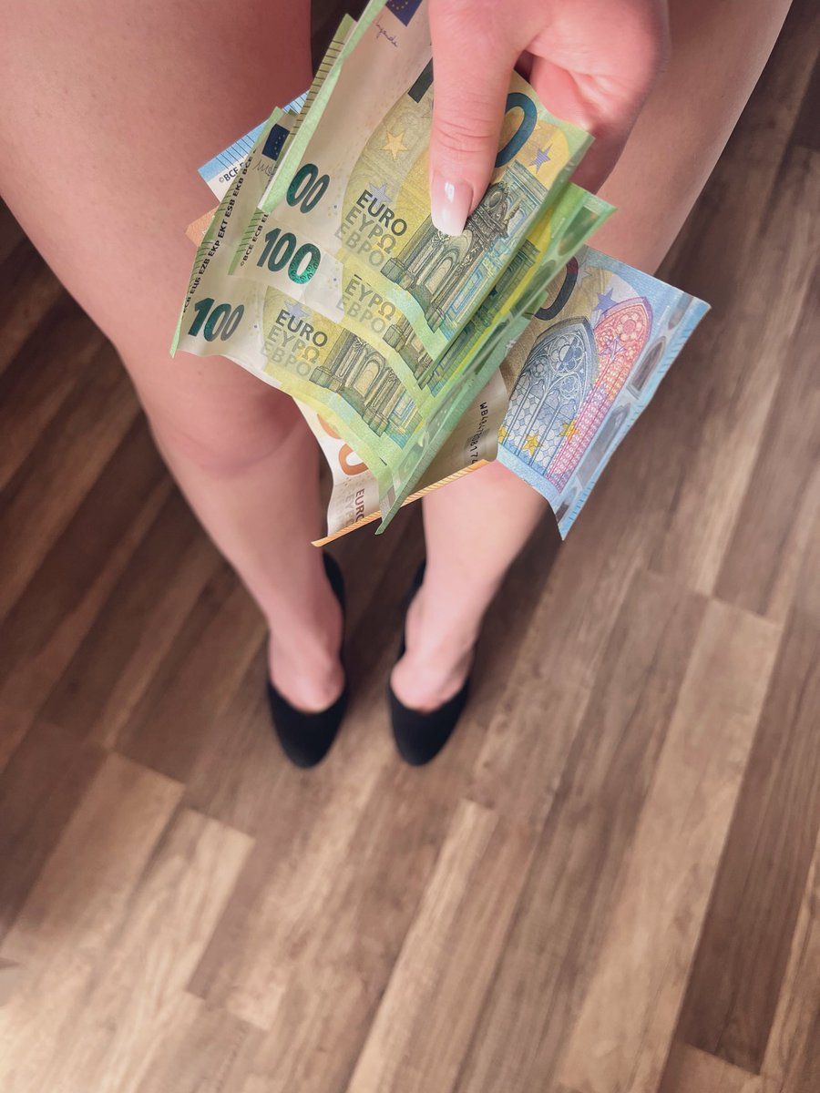 herrinmary00's tweet photo. Wo sind meine Zahlschweine?! Ihr geht arbeiten für meinen Luxus! 🥵 💸 https://t.co/WBgV1EQbEZ