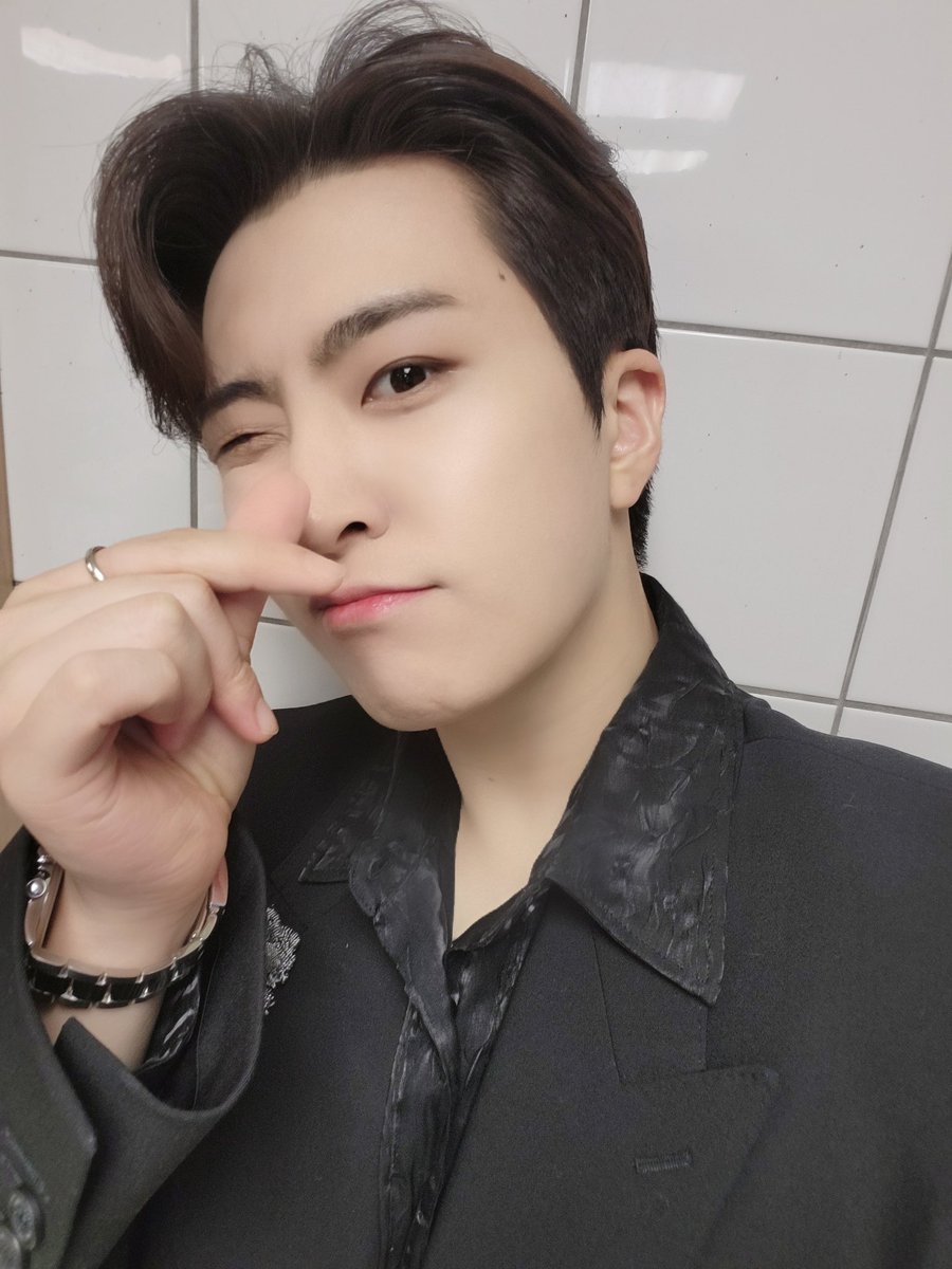 [💌]
KCON 2023 THAILAND

Errr Day 첫 무대!
잘 하고 싶은 마음에 많이 노력했는데 어떠셨나요? 멋있었나요?
오늘도 큰 소리로 응원해준 아가새 너무 고마워요~
얼랑해♾💚

#영재 #YOUNGJAE
#KCON2023THAILAND