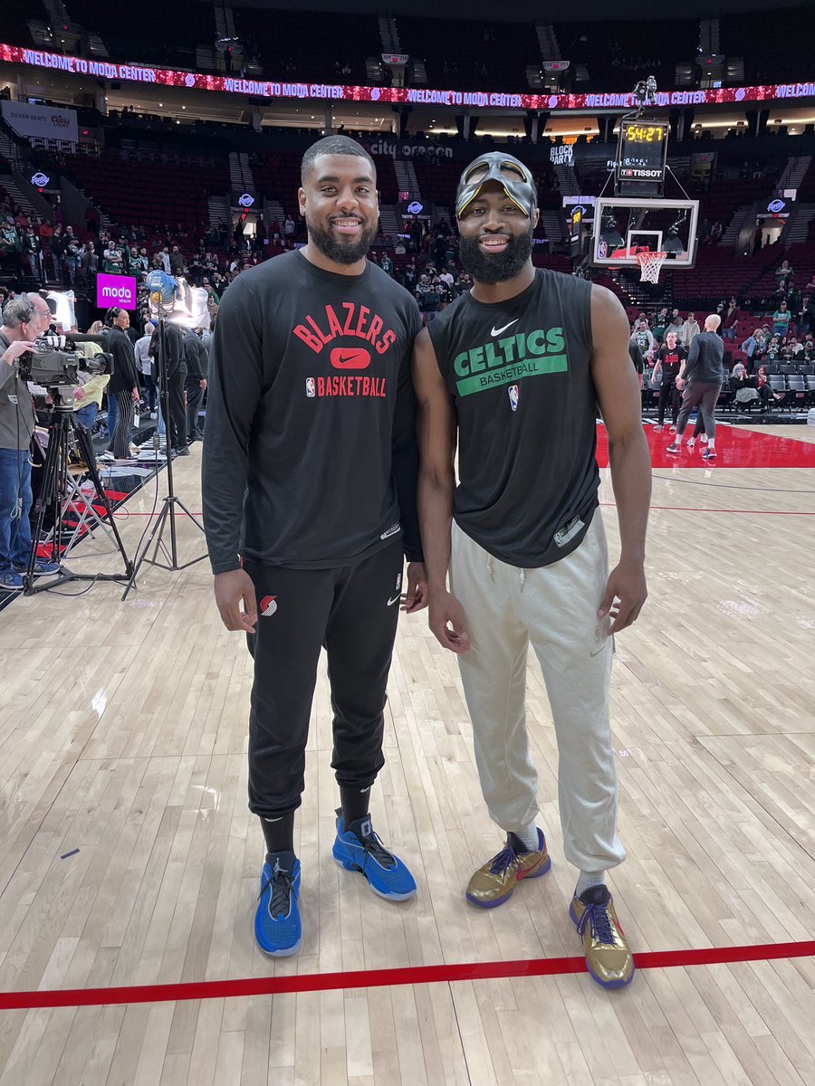 CoachMaysHIES's tweet photo. Proud to see these former teammates continue to grow on the highest level!!  @ES14_  on the Portland coaching staff and @FCHWPO balling for the C’s. It all worked out fellas!! Keep pushing 🔥🔥🏀🏀 Basketball can take you some many places!!!!! https://t.co/kdW3Hz8vga