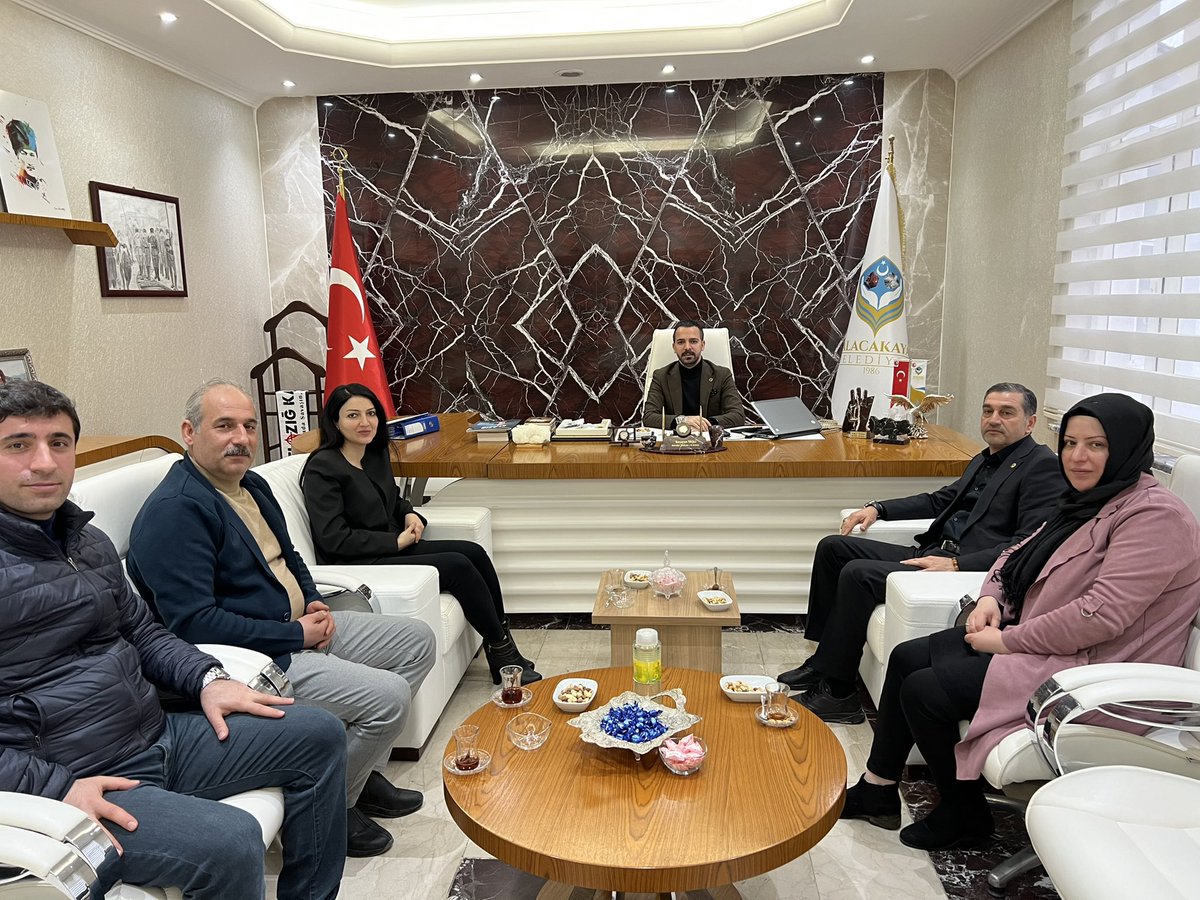 AK Parti Alacakaya Belediye Başkanımız Başaran YAŞLI’ yı makamında ziyaret ettik. Nezaketlerinden ötürü çok teşekkür ederim. #AkParti #RecepTayyipErdoğanKazanacak #ErdoğanYenidenKazanacak #ERDOĞANIDURDURAMAZSINIZ #elazığ #ErdoğanAklınızıAlacak
