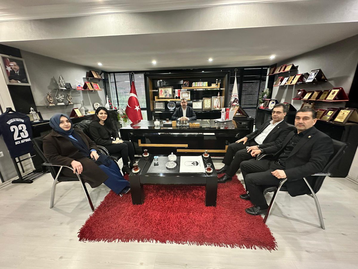 AK Parti Kovancılar Belediye Başkanımız Hacı AKPINAR’ı İlçe Başkanımız Sayın Selami SARIPOLAT ve Kadın Kolları Başkanı Kader GÖKÇE ile birlikte makamında ziyaret ettik. Çok teşekkür ederim. #elazig #ErdoğanYenidenKazanacak #AkParti #ERDOĞANIDURDURAMAZSINIZ #RecepTayyipErdogan