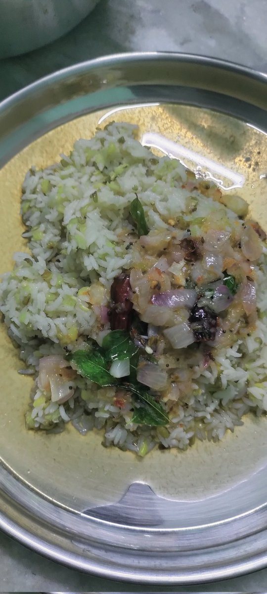 someonenewme2's tweet photo. పులగం + పచ్చిపులుసు = ❤️
తిందాం రండి!
#Dinner #ChefInMe #LoveForCooking https://t.co/F64JOfflaY
