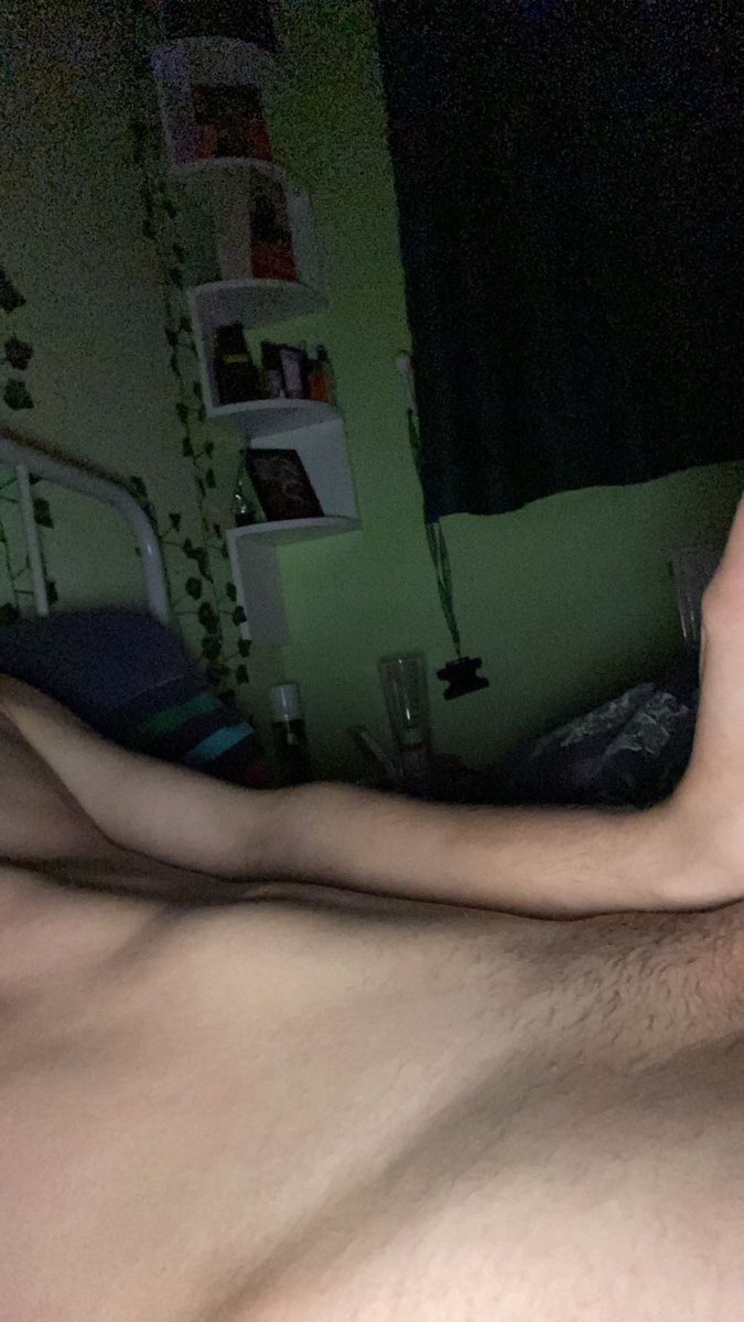 Harry040504's tweet photo. RT to see more ;) https://t.co/fSeghbeHY2