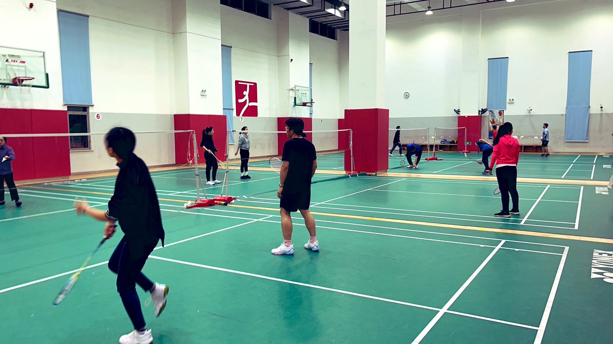 David_yuans's tweet photo. 喜欢这种陌生人不用交流只需要挥拍的感觉😌

对了，下周开始工作中要使用 chatGPT！ https://t.co/C65niw2jAf