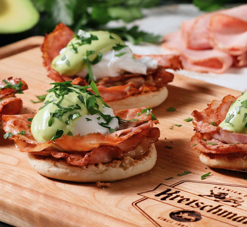KretschmarDeli's tweet photo. Delicious doesn't even begin to cover it 😋 A savory breakfast to start the day with Kretschmar's delicious ham! 

#ASliceAbove #TasteTheKretschmarLife #DeliSince1883 #OffTheBone 
#recipe #homemade #dinners #elevateyourtaste #easyrecipe #KretschmarDeli https://t.co/l8S3SLC7QQ